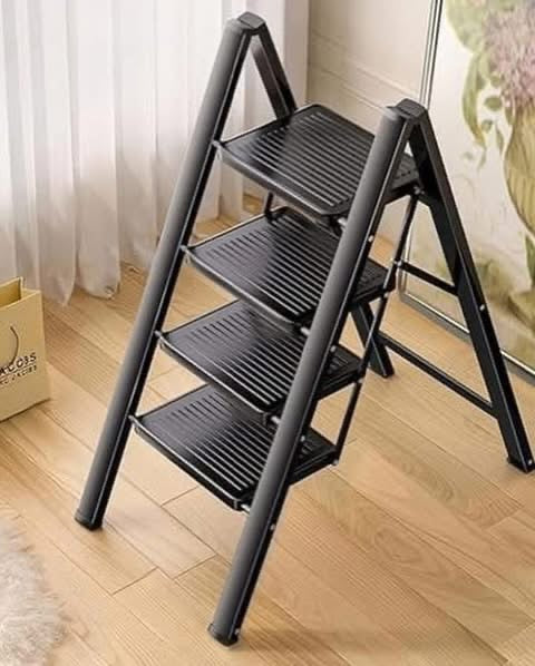 سلم معدن مستورد 4 دور